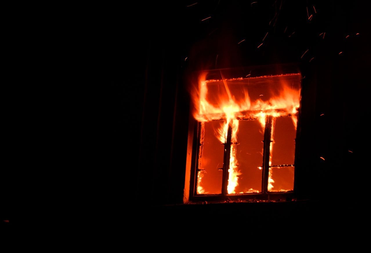 2 dead, several injured in Montreal apartment fire